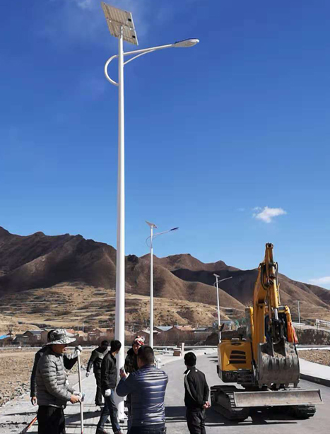 甘南碌曲10米平安太阳能路灯项目