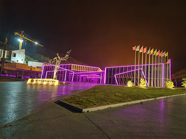 城市亮化是现代城市建设的重要组成部分，它不仅可以美化城市的夜景，还能提升城市的整体形象。随着科技的不断进步，城市亮化也得到了更多的关注和创新。本文将介绍一些关于城市亮化的创意和技术，帮助读者了解平安城市亮化的重要性以及如何进行平安城市亮化的规划和实施。