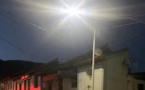 农村院子里最适合的平安太阳能路灯亮度与安装要点